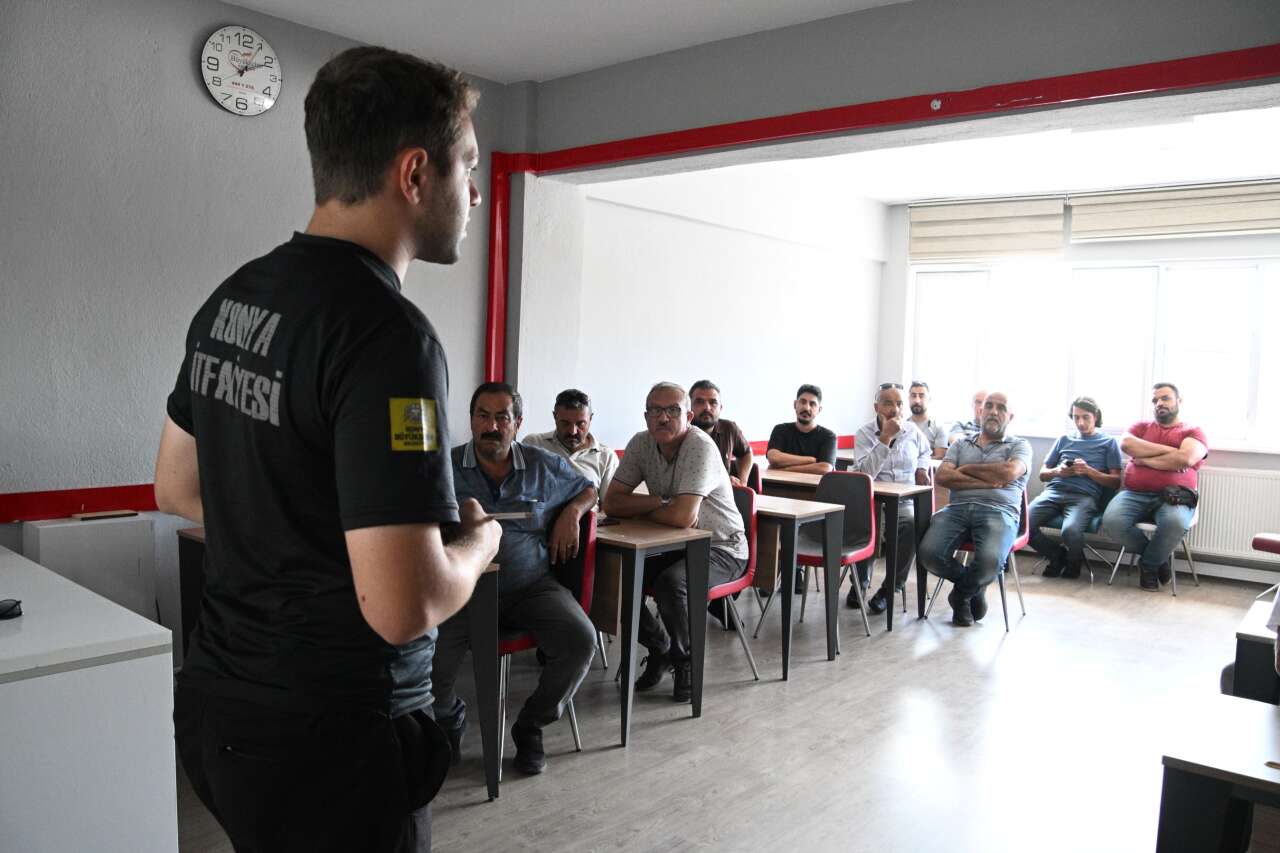 Konya’da minibüs şoförleri ellerine hortum aldı 3
